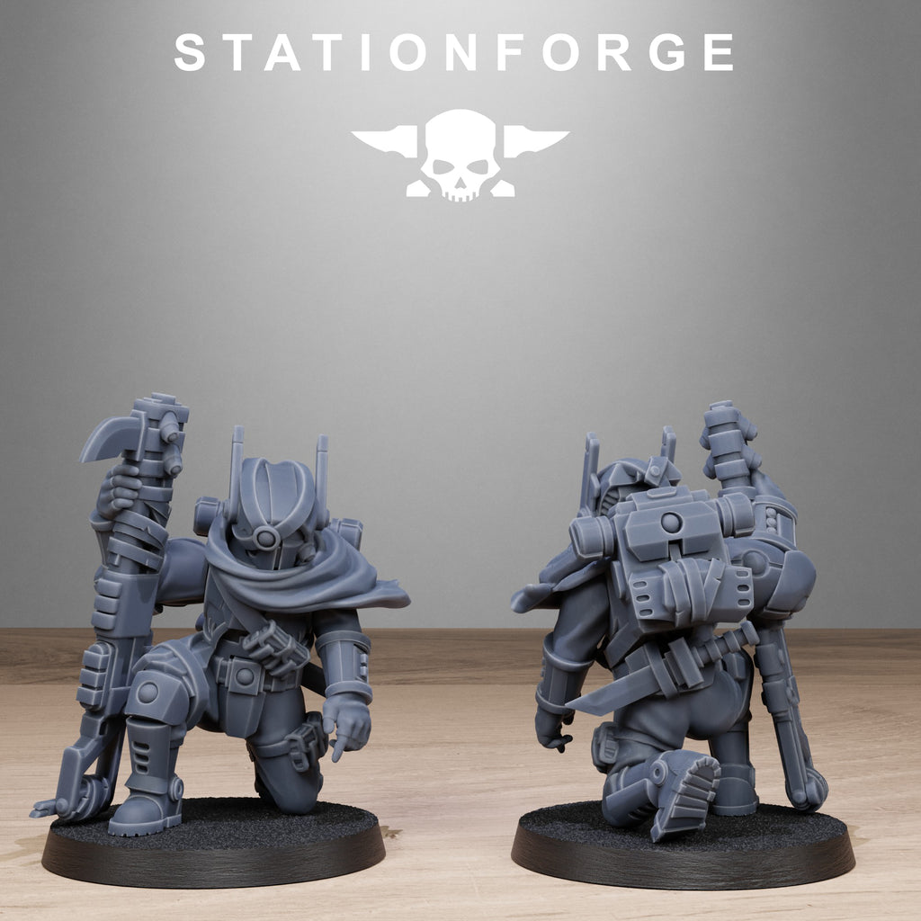 Tarion Hunters- 10Minis, Designed by StationForge with gratis Basis