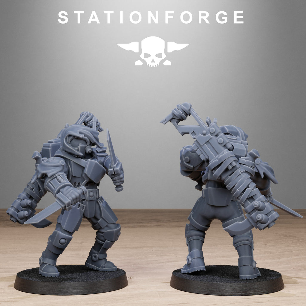 Tarion Hunters- 10Minis, Designed by StationForge with gratis Basis