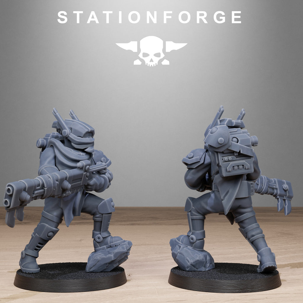 Tarion Hunters- 10Minis, Designed by StationForge with gratis Basis