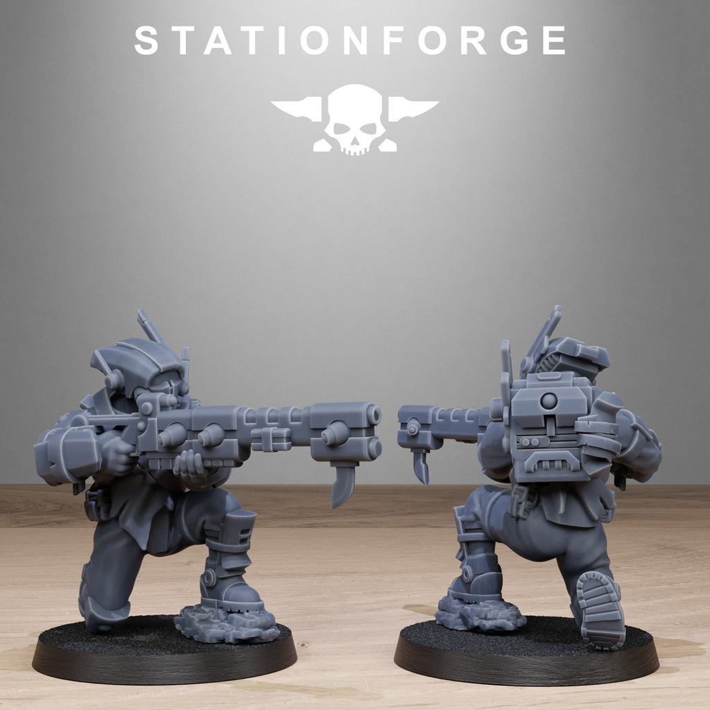 Tarion Hunters- 10Minis, Designed by StationForge with gratis Basis