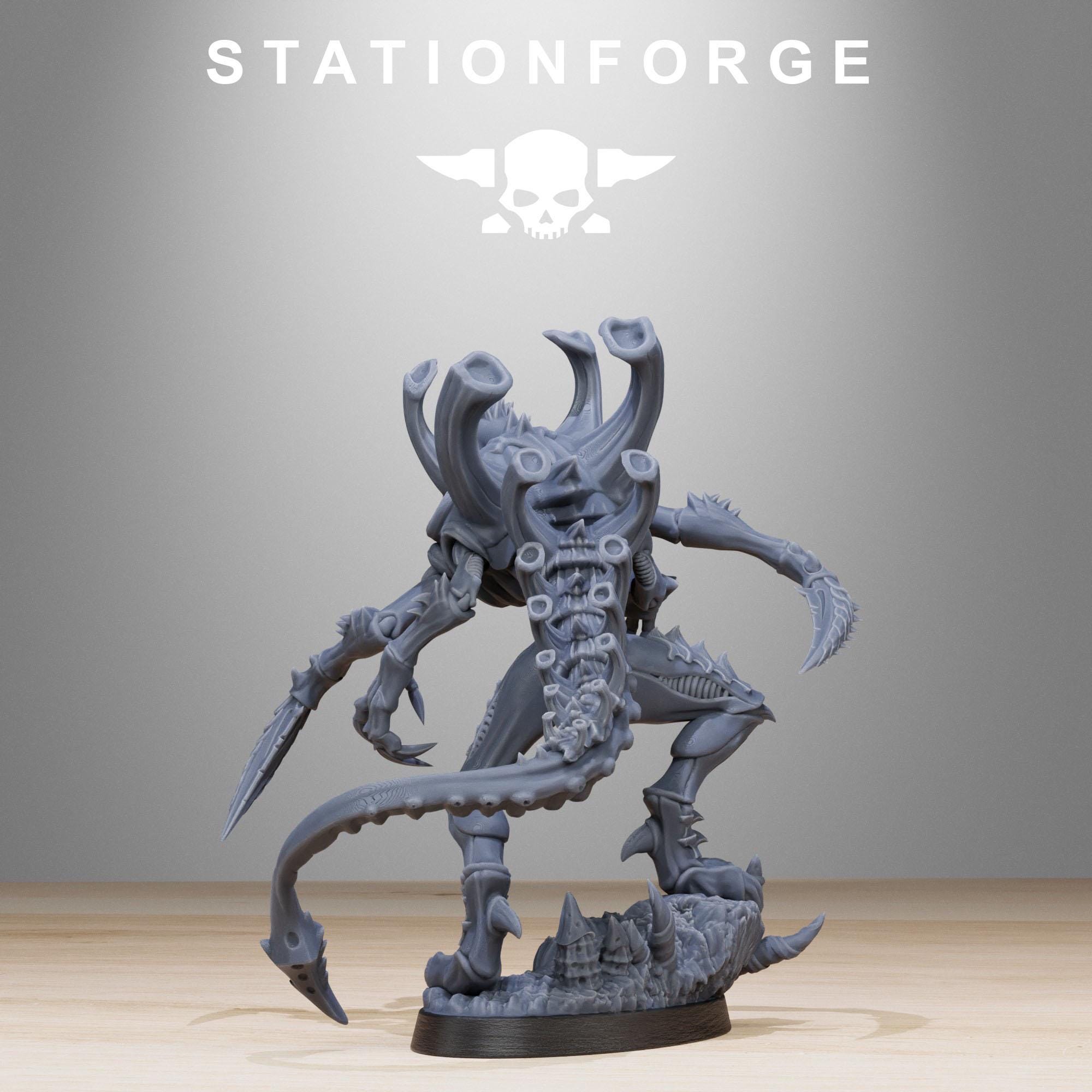 Xenarid Void Stalker from StationForge/Wargame Miniature+ Gratis Base