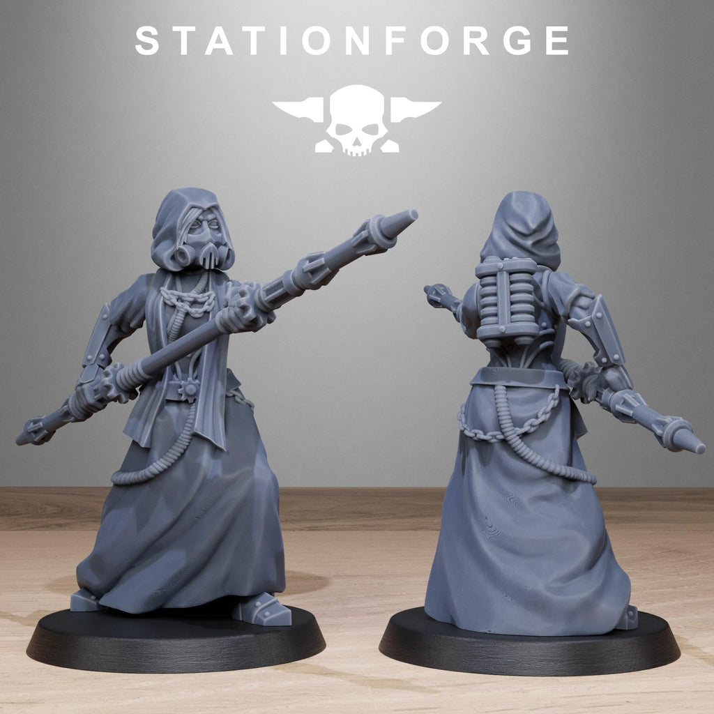 Scavenger Sister Priests from StationForge/10 Wargame Miniatures +Gratis Bases